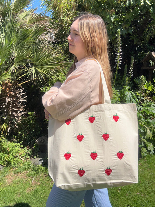 Strawberries XL tote