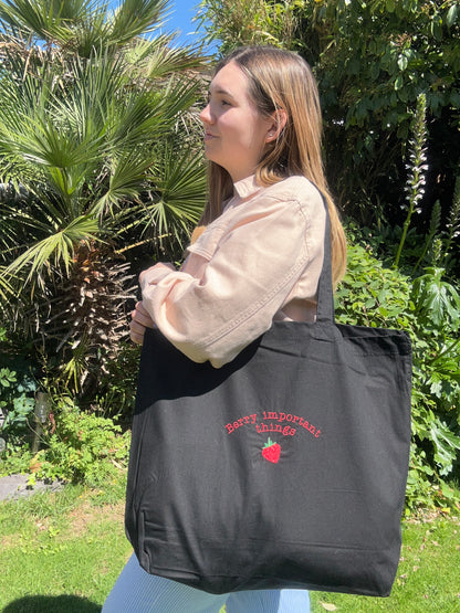 ‘Berry important things’ XL tote bag